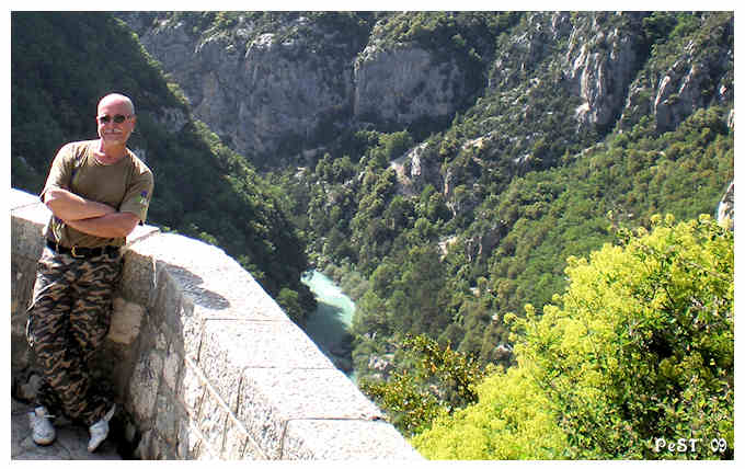 J'ai le vertige , mais je pose tout de même pour la photo !:)